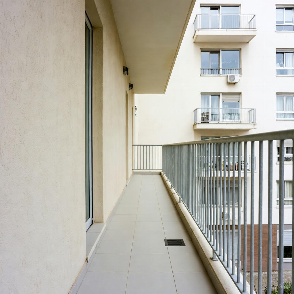 Narrow balcony with light flooring